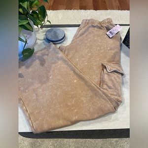 NWT Wild Fable Women’s Wide Leg Brown Cargo Sweatpants